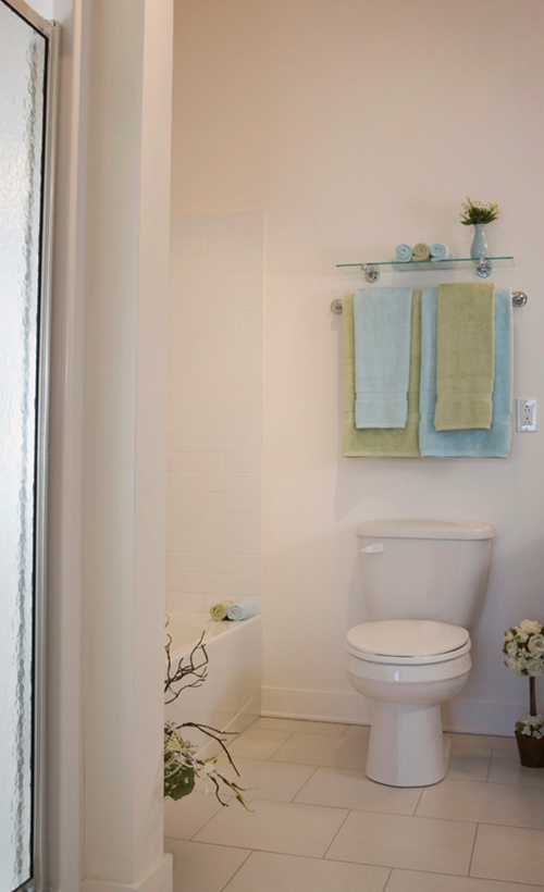 Toilette d'une chambre du Lux Gouverneur Montréal
